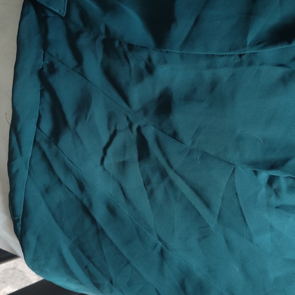 Flowy Bebe Blue Green 💚 Teal 🩵 Blouse Top Size S - Picture 12 of 16